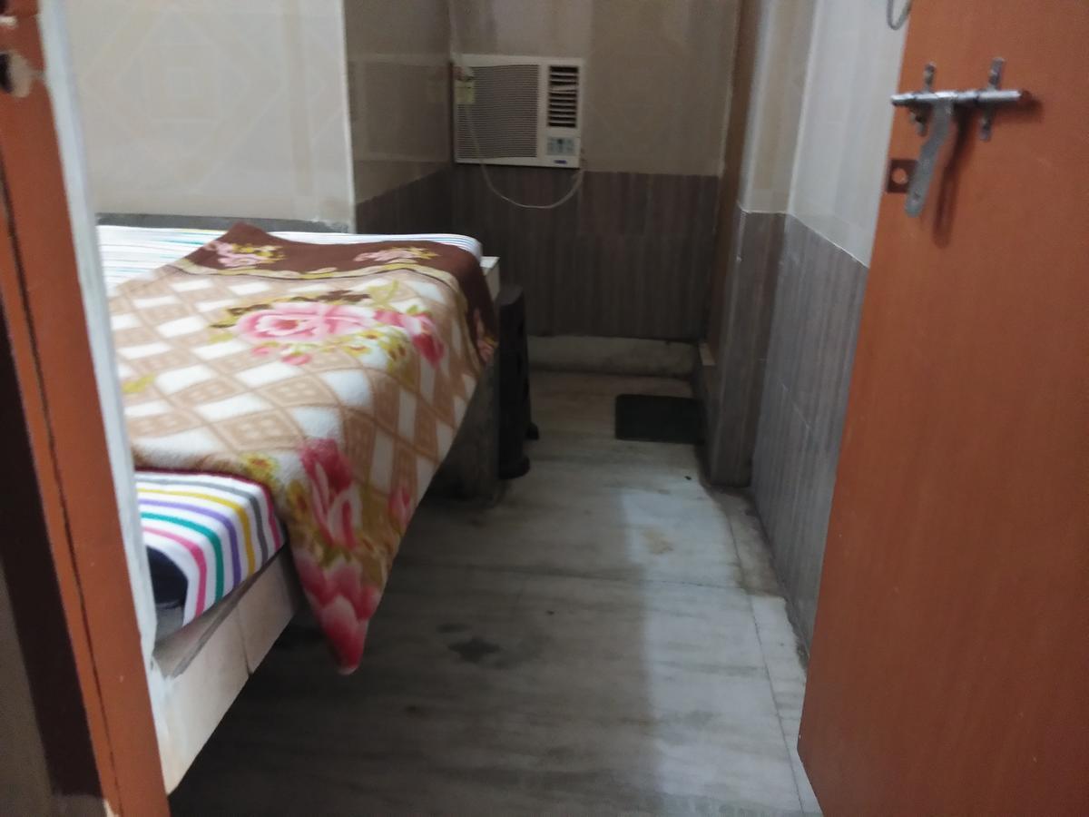Today Guest House Hāora Екстериор снимка